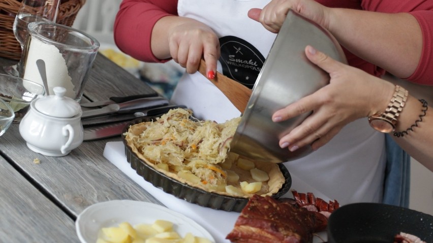 Smaki Wielkopolski. Śniadaniowe kanapki oraz tartę z kiszoną kapustą i wędliną od Bua'a Cafe w Kaliszu