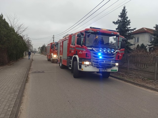 Jeden z pożarów wybuchł w Wartkowicach (zdjęcie), drugi gaszono w Lubiszewicach w gminie Poddębice