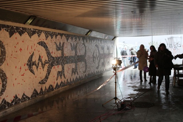 Mozaika "Pocałunek Miłości" powstała w przejściu podziemnym przy al. Piłsudskiego w Łodzi