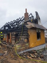 Rodzina z Niedźwiedzia w pożarze straciła cały dorobek życia. Wójt apeluje, by w zwłaszcza w święta nie być obojętnym na los innych