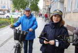 Odblask, czyli praktyczny dodatek, który zapewnia bezpieczeństwo. Trwa akcja promującą bezpieczne poruszanie się w mieście