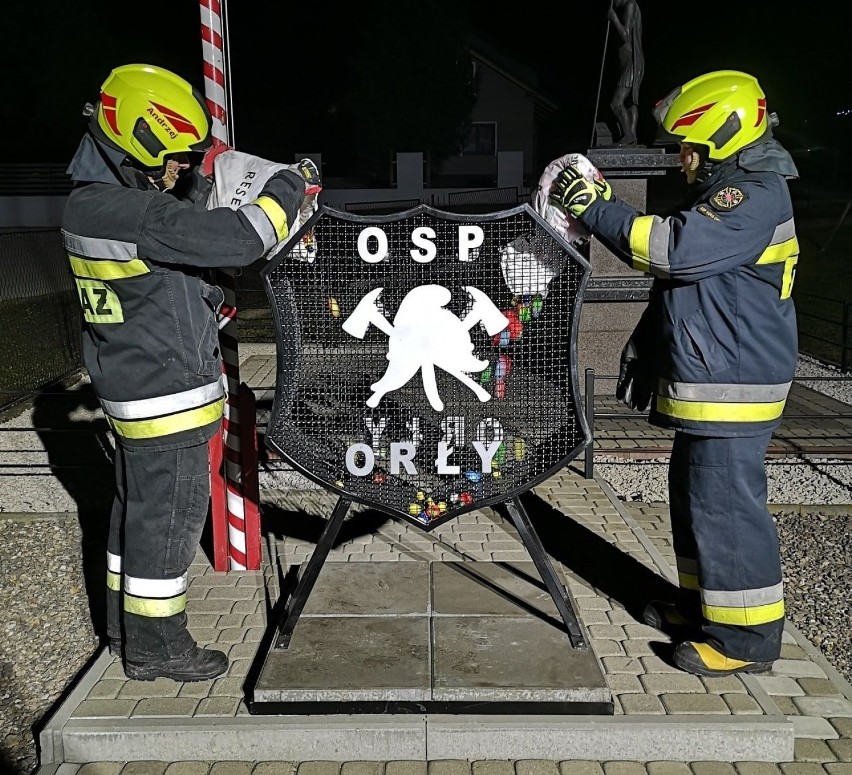 Strażacy z OSP Orły stworzyli metalowy kosz na nakrętki - w szczytnym celu [ZDJĘCIA]