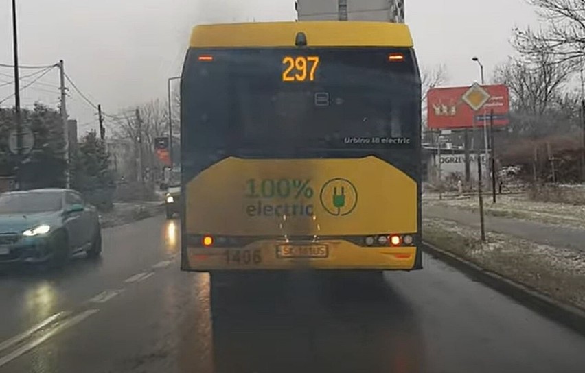 Autobus elektryczny jadący przez Katowice... kopci jak stary diesel. Dlaczego?