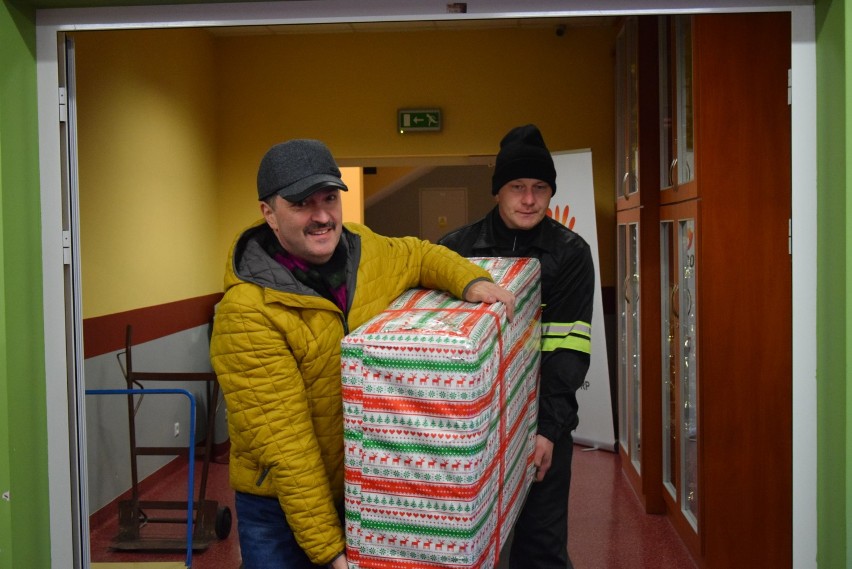 Trwa Weekend Cudów Szlachetnej Paczki. Kraśniczanie już pomagają. Zobaczcie zdjęcia z kraśnickiego sztabu akcji 