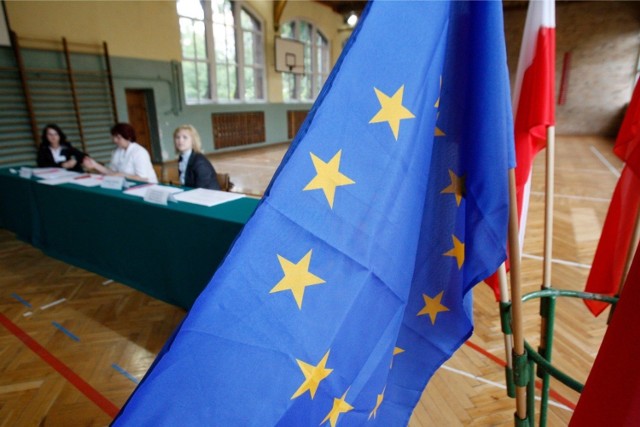 Wybory do Parlamentu Europejskiego odbędą się 26 maja 2019 roku. Głosowanie w lokalach wyborczych rozpocznie się o godz. 7 rano, a zakończy o godz. 21. W Województwie Kujawsko-Pomorskim o mandat europosła ubiega się 60 osób z 6 komitetów wyborczych. Zobacz listy i kandydatów.

>>>>SZCZEGÓŁY NA KOLEJNYCH STRONACH