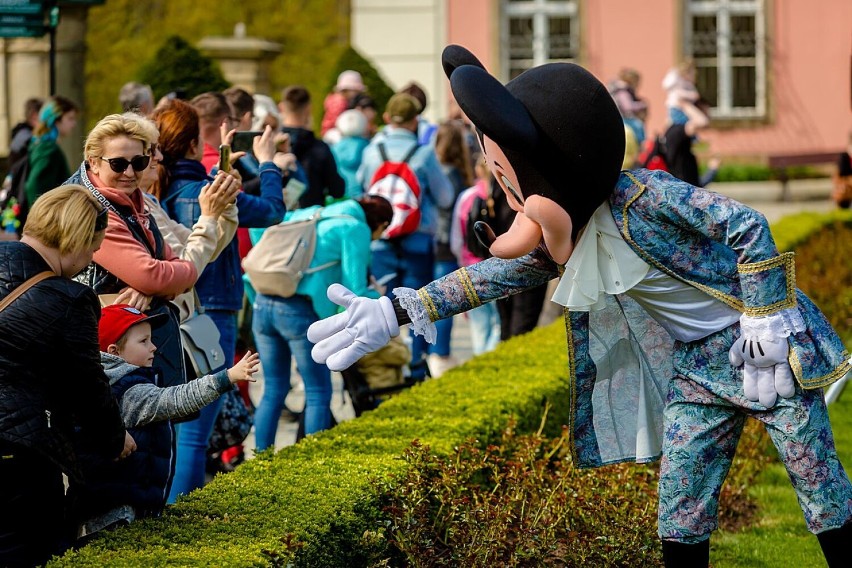 Festiwal Kwiatów i Sztuki w Zamku Książ. Wielka parada bajkowych postaci (ZDJĘCIA)