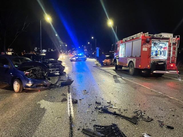 Na ulicy Racławickiej w Nysie zderzyły się dziś (3 luty) trzy samochody.