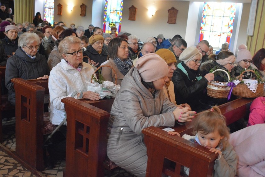 Poświęcenie pokarmów w parafii pw. Macierzyństwa NMP w Zbąszynku