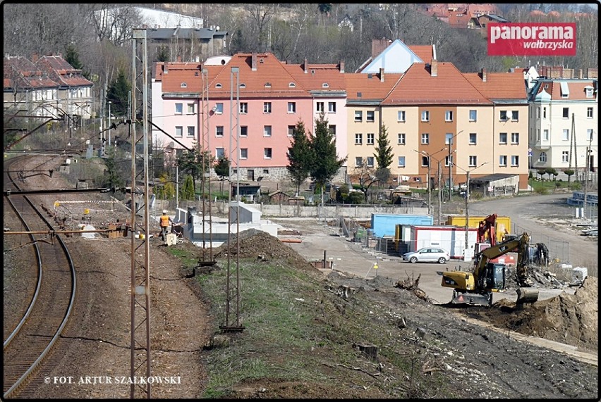 W piątek (5 kwietnia) rozpoczął się szósty miesiąc budowy...