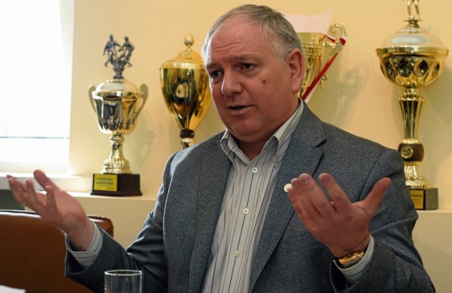 Sylwester Cacek przesunął rezygnację ze stanowiska prezesa klubu Widzew Łódź do 11 czerwca