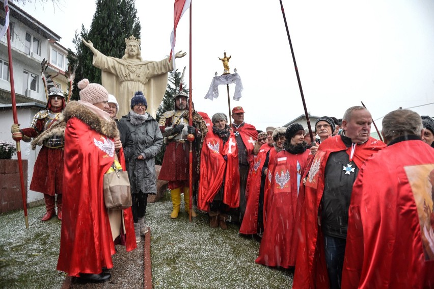 W Gdyni osłonięto pomnik Chrystusa Króla