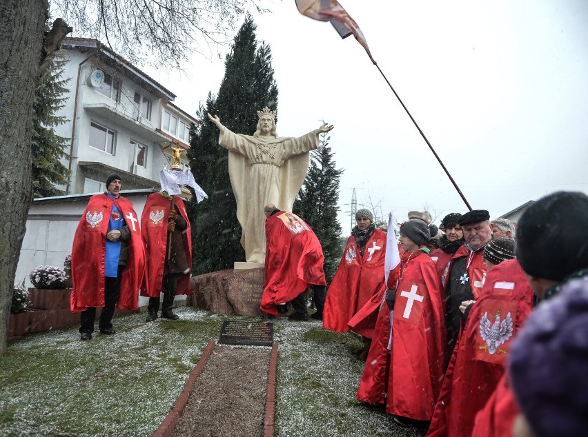 W Gdyni osłonięto pomnik Chrystusa Króla