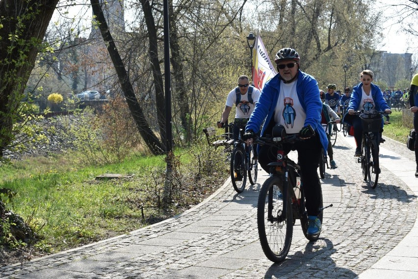 Niebieski rajd rowerowy dla autyzmu w Gubinie.