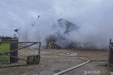 Pożar budynku jednorodzinnego w Gorzupi. Na miejscu działało siedem zastępów [ZDJĘCIA]