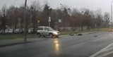 Potrącenie rowerzysty w Poznaniu. Po uderzeniu mężczyzna upadł na ziemię [ZOBACZ WIDEO]
