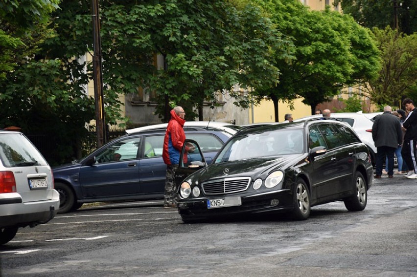 Wypadek na ulicy Okrzei w Legnicy,zderzyły się trzy auta [ZDJĘCIA]