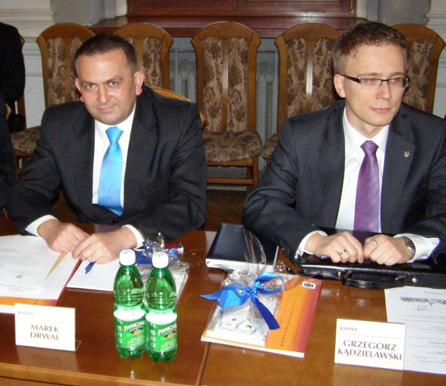Jakie będą dalsze polityczne losy Grzegorza Kądzielawskiego (z lewej) ? Póki co dementuje plotki o możliwym pojawieniu się w strukturach PJN lub klubu "Tarnowianie".