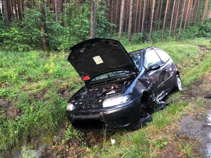 Na miejsce wypadku przyjechały służby ratunkowe. Ekipa...