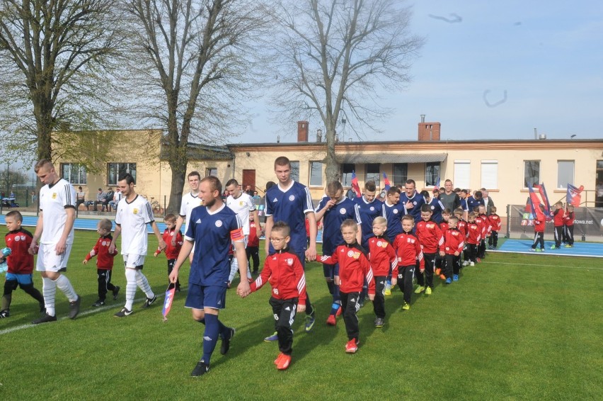 IV liga piłki nożnej grupa lubuska. ZAP Syrena Zbąszynek - Spójnia Ośno Lubuskie 4:2 (1:1)