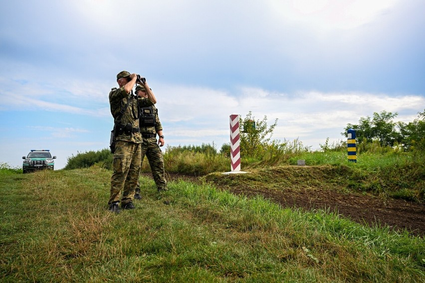 Kontrole i patrole przy granicy z Ukrainę w Sierakoścach w...