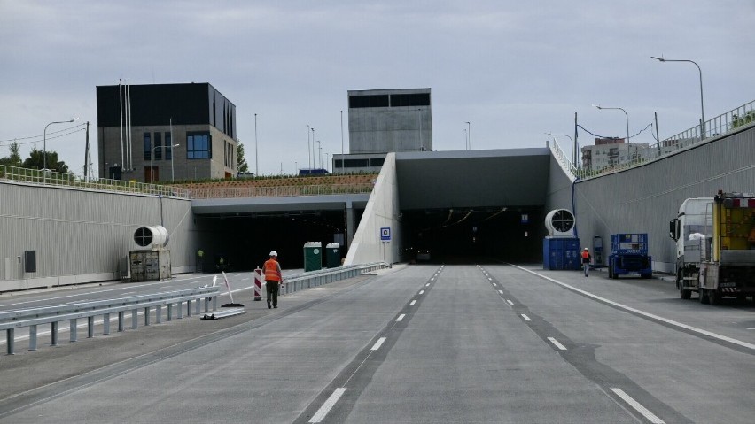 GDDKiA: od otwarcia tunelu POW przejechało nim ok. 45 mln...