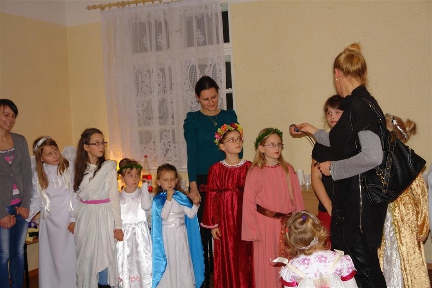 Kartuzy. Zobacz jak dzieci świętowały wigilię Wszystkich Świętych - bawiąc się na balu przebierańców