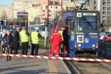 Wypadek na pl. Jana Pawła II. Kobieta wpadła pod tramwaj [ZDJĘCIA]