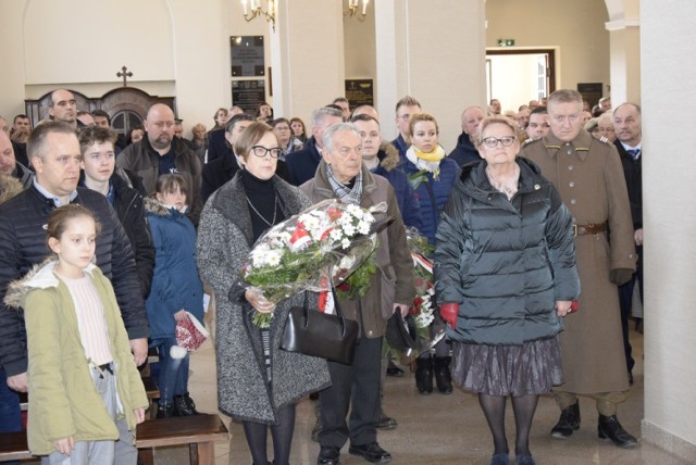 Tradycyjnie 1 marca w całym kraju obchodzony jest Dzień Pamięci Żołnierzy Wyklętych. Uroczystości odbyły się równie w Skierniewicach, między innymi w Kościele Garnizonowym. Odbyła się tam z tej okazji uroczysta msza, po czym przedstawiciele wojska, władz samorządowych i innych środowisk złożyli kwiaty i zapalili znicze pod tablicą poświęconą Żołnierzom Wyklętym.