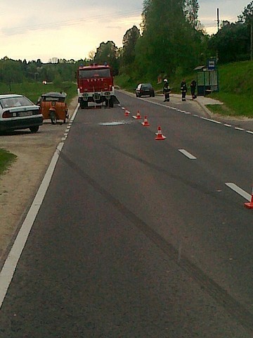 Wypadek w Lubli. Auto potrąciło wózek inwalidzki [zdjęcia]