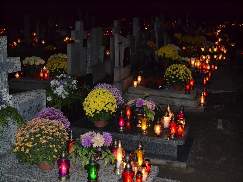Cmentarz w Pruszczu Gdańskim we Wszystkich Świętych. Zdjęcia
