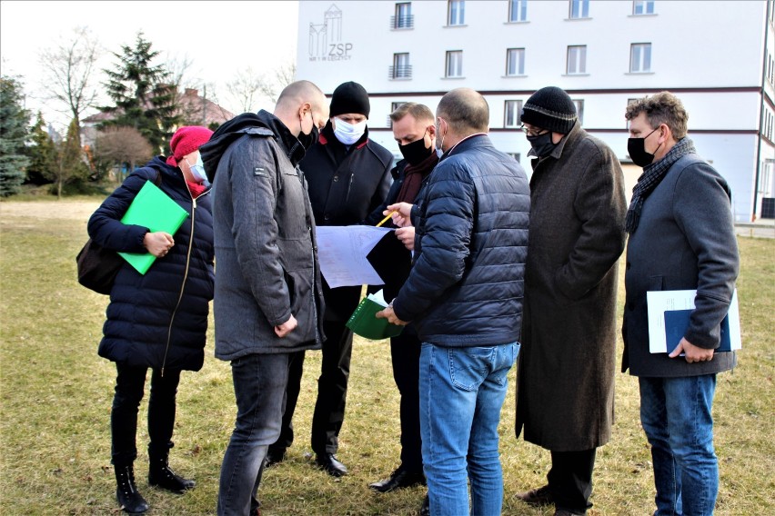 Przekazano wykonawcy plac budowy przy Zespole Szkół...