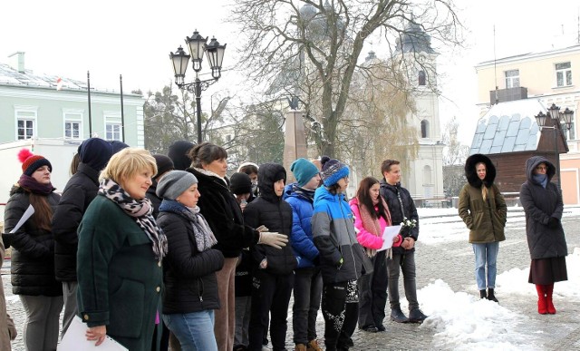 Spotkanie upamiętniające tragiczną rocznicę odbyło się na placu Łuczkowskiego w Chełmie.