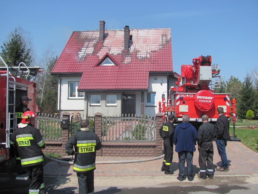 Płonął dom jednorodzinny w Pruszkowie. 170 tysięcy złotych strat. ZDJĘCIA