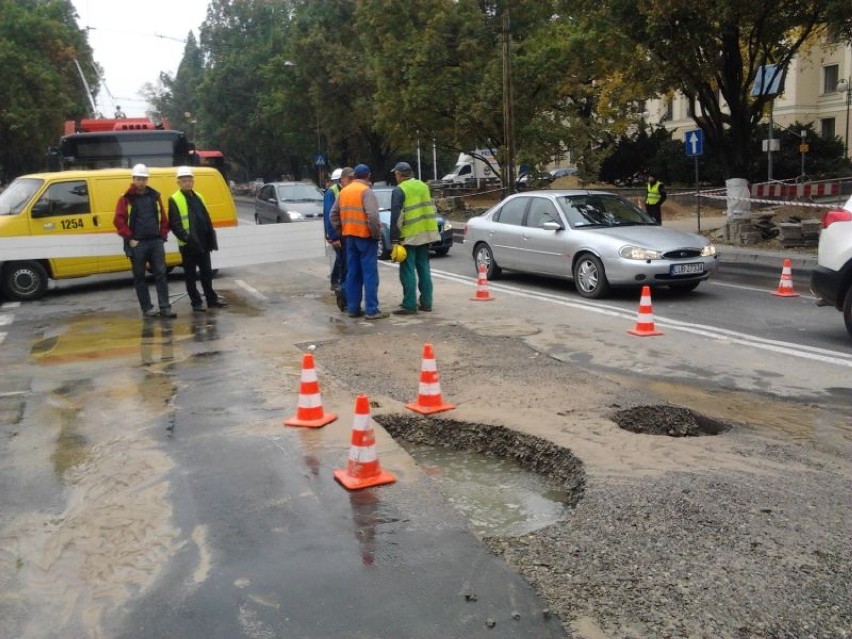 Utrudnienia w ruchu na al. Racławickich, na wysokości...