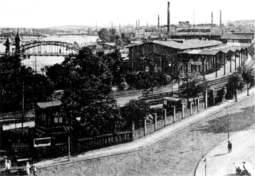 Dworzec w początkach XX wieku.