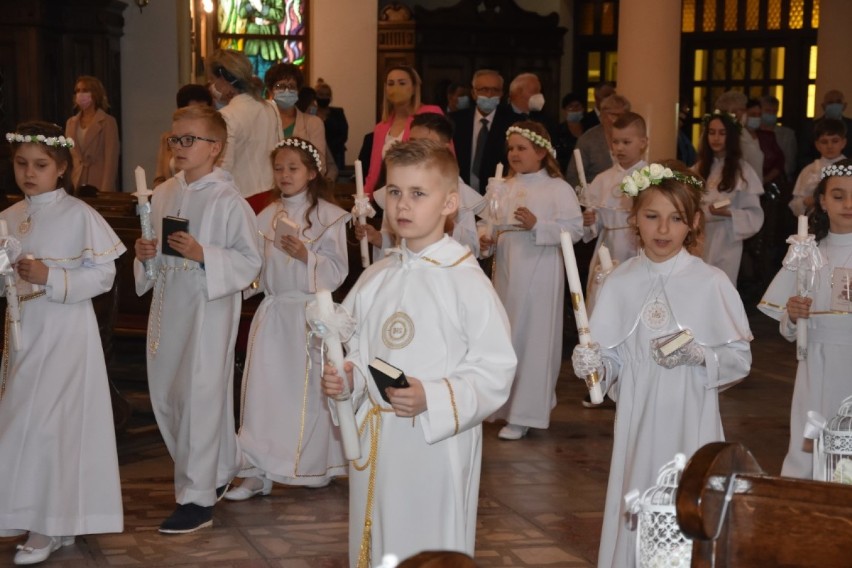 Druga grupa dzieci z parafii pw. św. Wojciecha w Wągrowcu przystąpiła do Pierwszej Komunii Świętej 
