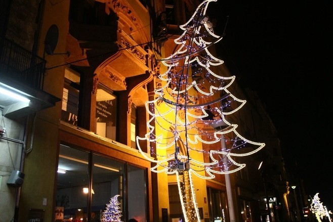 Świąteczna iluminacja na Piotrkowskiej. Zobaczcie, jak wygląda [ZDJĘCIA + WIDEO]