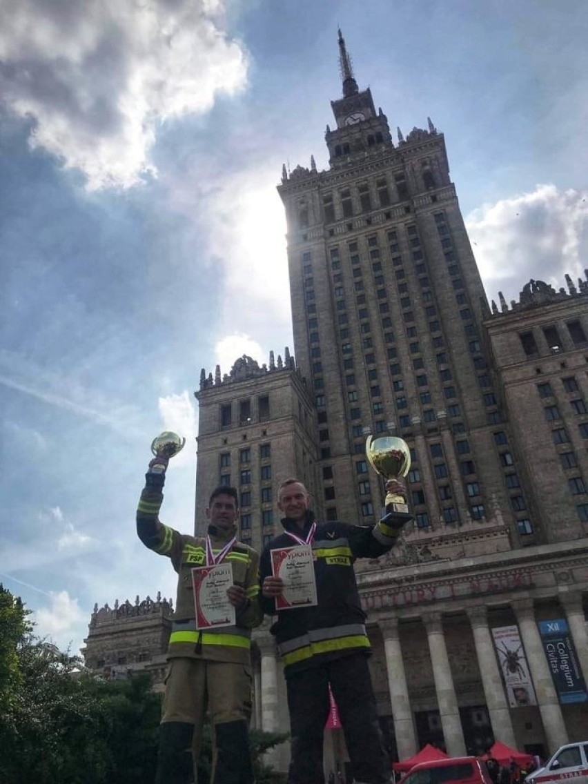III Mistrzostwa Polski Strażaków w Biegu po Schodach „Wieżowiec 2019”. Kolejny sukces gdyńskich strażaków! 