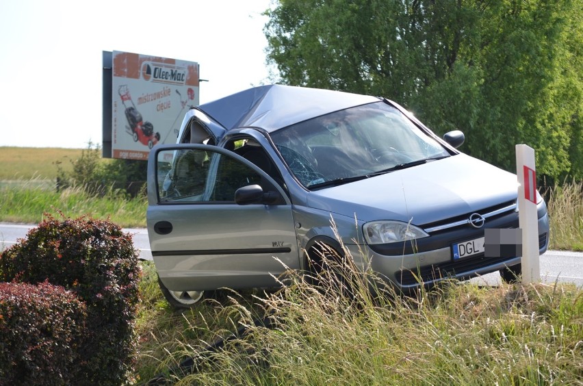 Wypadek koło Jaczowa. Samochód ciężarowy uderzył w tył opla corsy