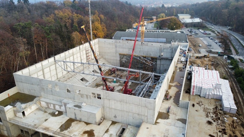 Ruszyła budowa dachu hali widowiskowo-sportowej w Gorzowie.