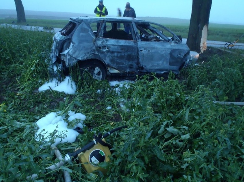 Gmina Trzemeszno: tragiczny wypadek w Zieleniu, kierowca spłonął w aucie