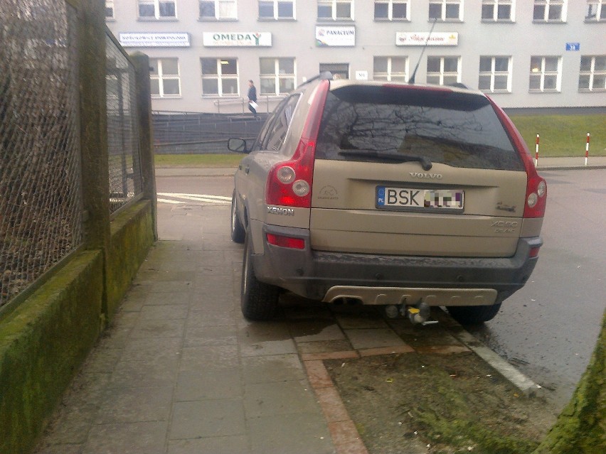 Tak się parkuje przy komendzie wojewódzkiej policji. Kto się...