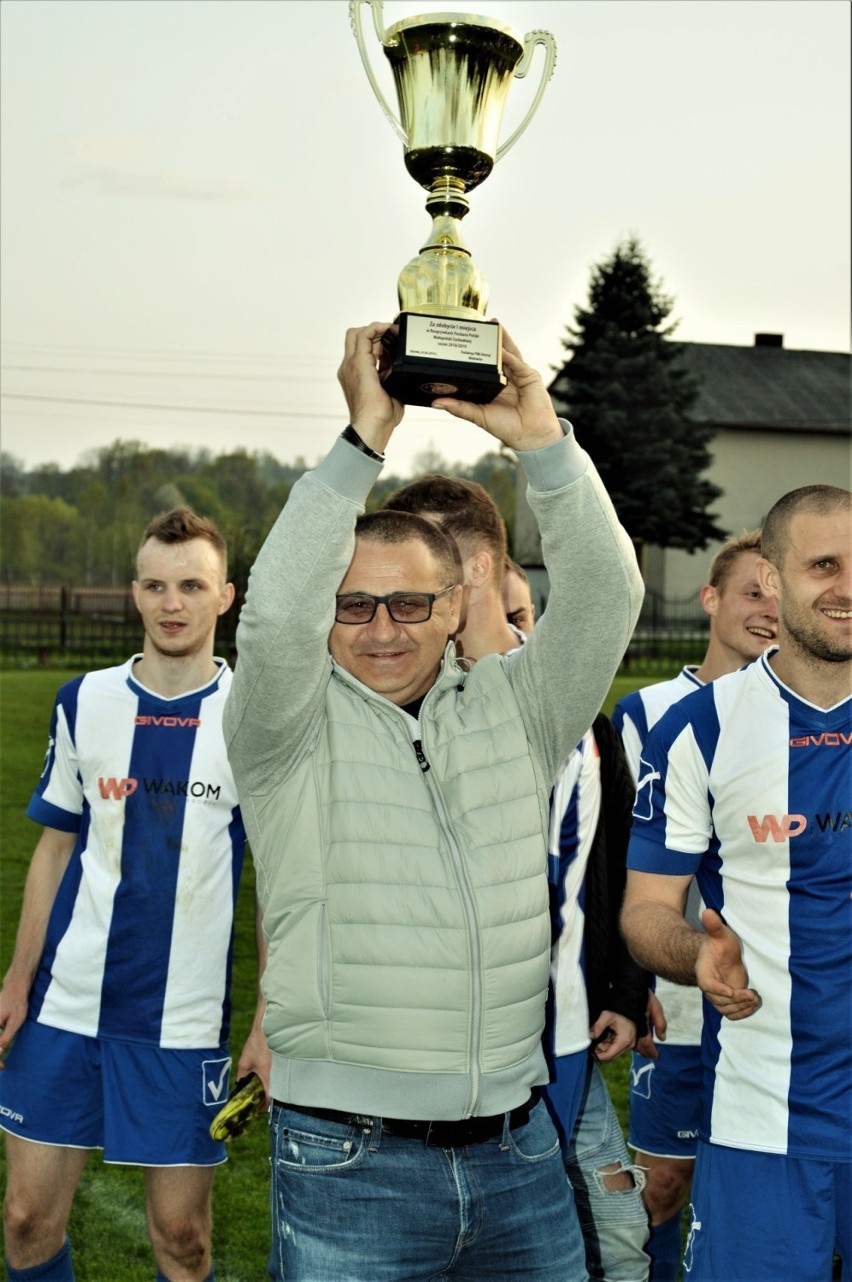 Regionalny Puchar Polski. Grzegorz Pater nie zamierza zamieniać butów piłkarskich na kapcie