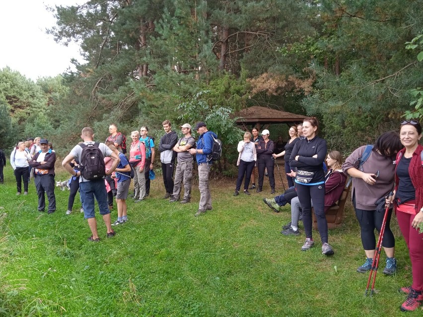 Trekking z MOSiR w Radomsku. Uczestnicy odwiedzili Załęczański Park Krajobrazowy. ZDJĘCIA