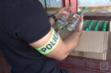 Na targowisku w Brzegu policjanci i celnicy zabezpieczyli prawie 800 litrów trefnego alkoholu 