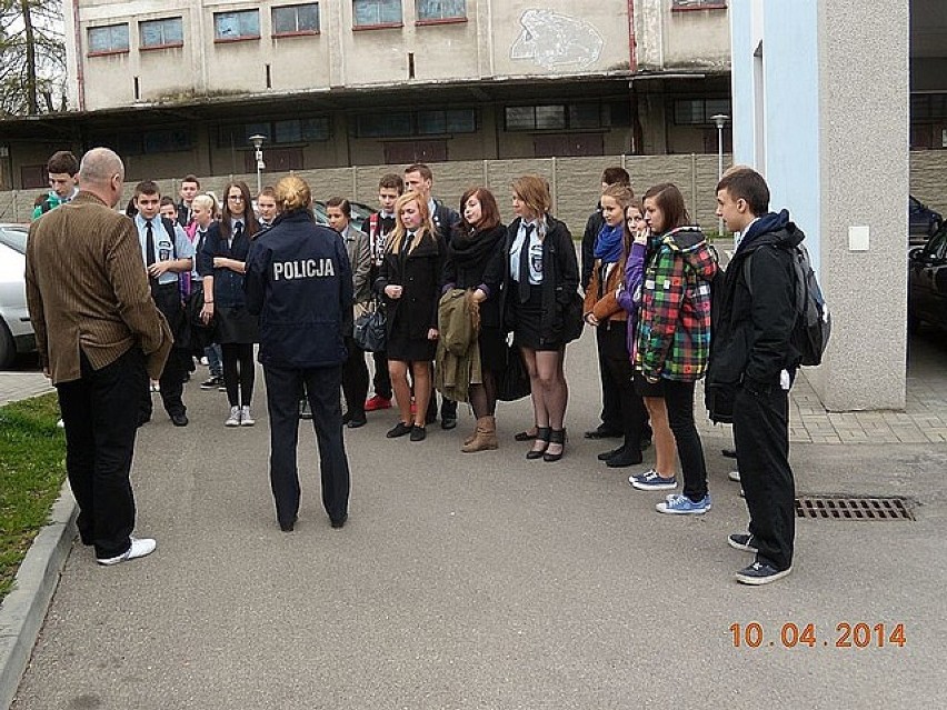 Uczniowie odwiedzili policjantów w Jarosławiu