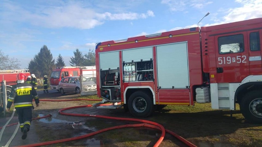 Groźny pożar na terenie stolarni w Zbąszyniu