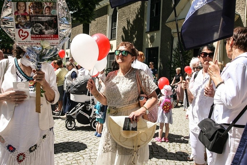 Marsz dla Życia i Rodziny w Zielonej Górze. Jak wyglądał pochód? [ZDJĘCIA]