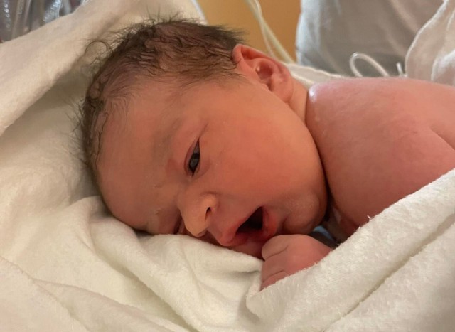 Majka urodziła się w nocy 10 maja. Waży 3,4 kg i ma 49 cm. W najbliższym czasie przed małą  wojowniczką poważna operacja serduszka. Trzymamy wszyscy kciuki za jej powodzenie.