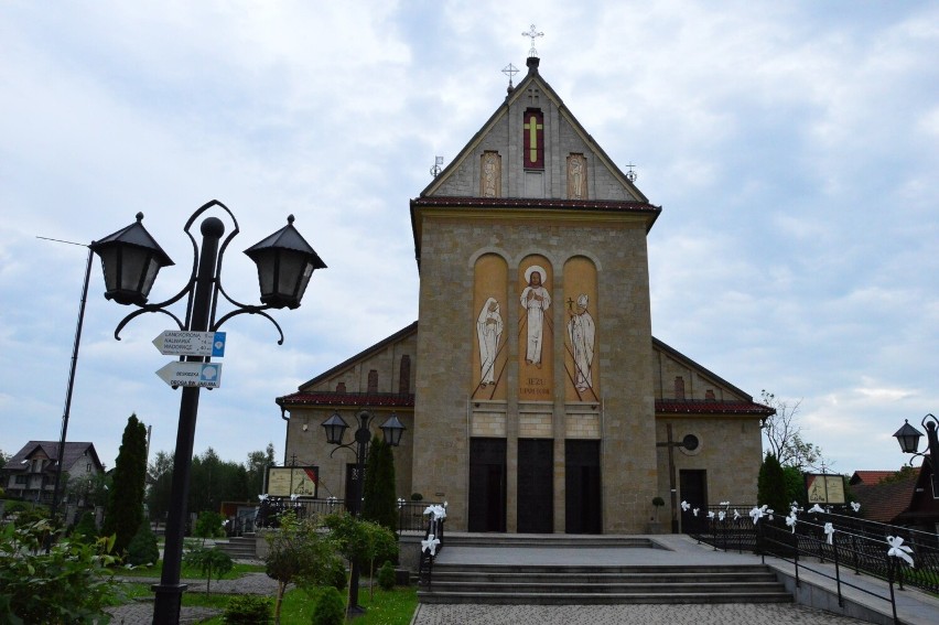W kościele parafialnym w Sułkowicach liturgia...